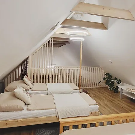 Ve Dvorku Villa Uhercice (Breclav)